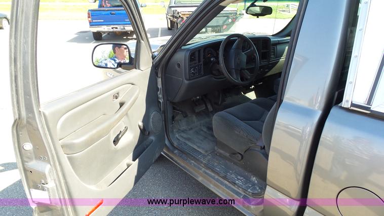 image for item J4959 2006 Chevrolet Silverado 1500 pickup truck