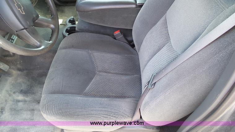 image for item J4959 2006 Chevrolet Silverado 1500 pickup truck