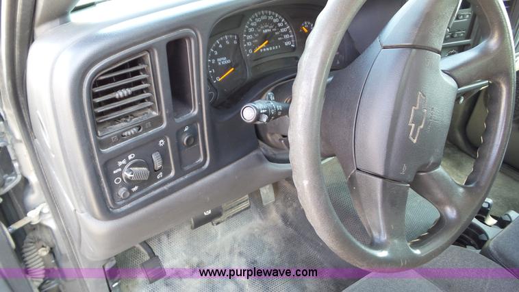 image for item J4959 2006 Chevrolet Silverado 1500 pickup truck
