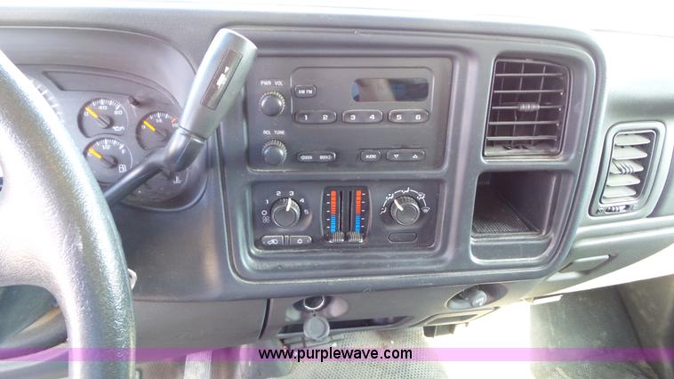 image for item J4959 2006 Chevrolet Silverado 1500 pickup truck