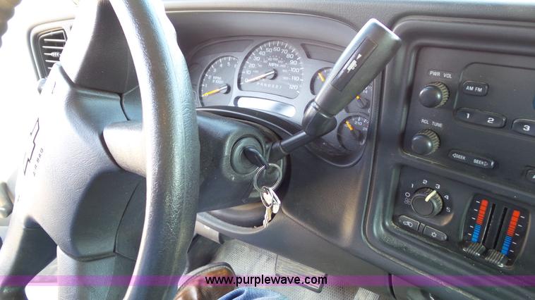 image for item J4959 2006 Chevrolet Silverado 1500 pickup truck