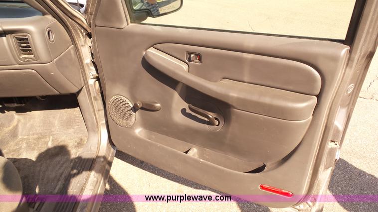 image for item J4959 2006 Chevrolet Silverado 1500 pickup truck