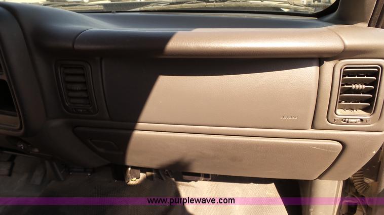 image for item J4959 2006 Chevrolet Silverado 1500 pickup truck