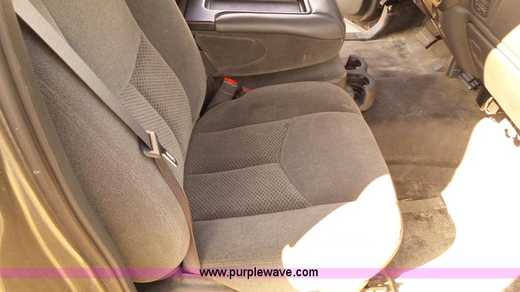 image for item J4959 2006 Chevrolet Silverado 1500 pickup truck