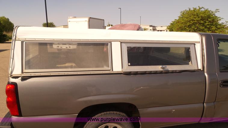 image for item J4959 2006 Chevrolet Silverado 1500 pickup truck