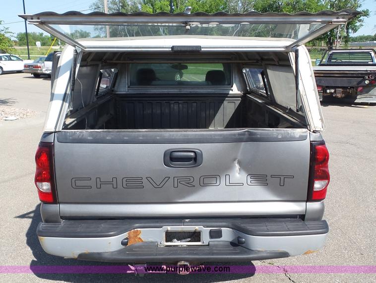 image for item J4959 2006 Chevrolet Silverado 1500 pickup truck