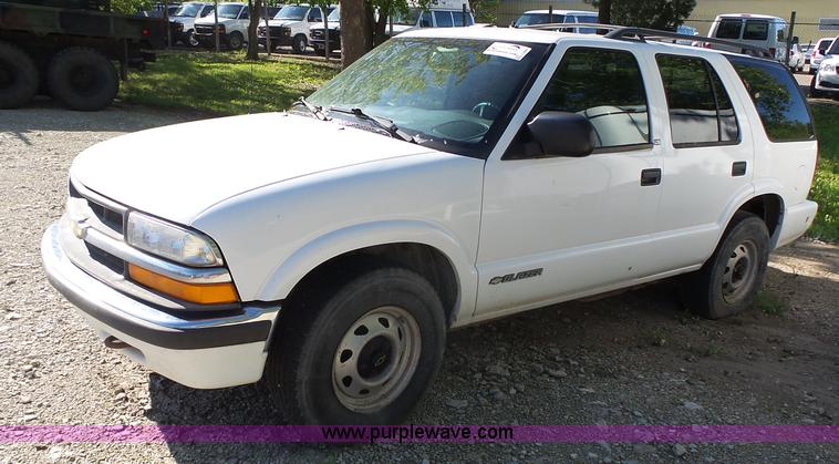 image for item J4967 2001 Chevrolet Blazer LS SUV