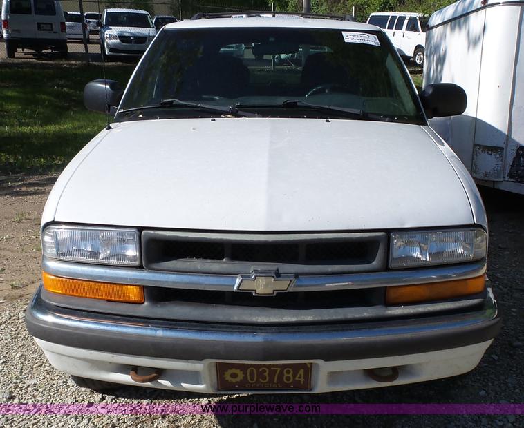 image for item J4967 2001 Chevrolet Blazer LS SUV