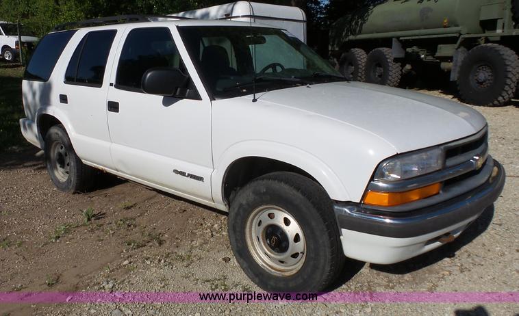 image for item J4967 2001 Chevrolet Blazer LS SUV