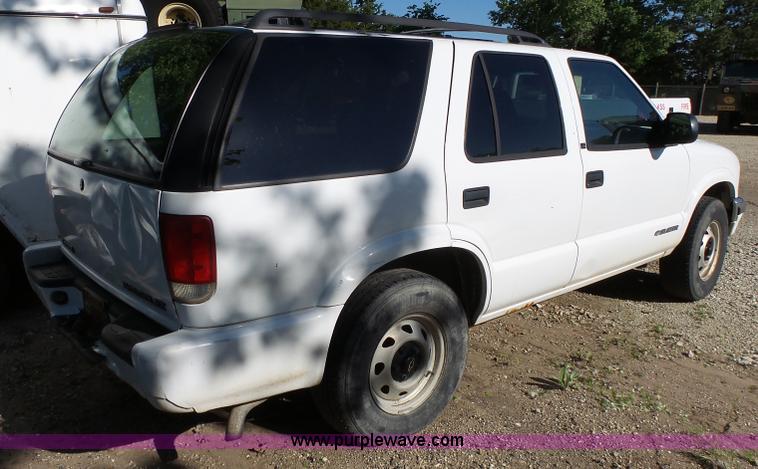 image for item J4967 2001 Chevrolet Blazer LS SUV