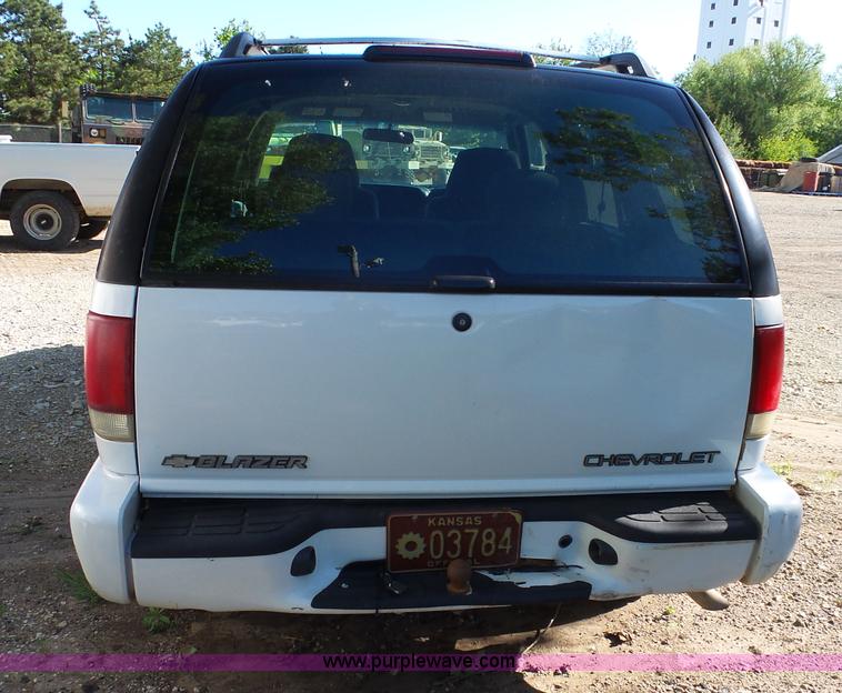 image for item J4967 2001 Chevrolet Blazer LS SUV