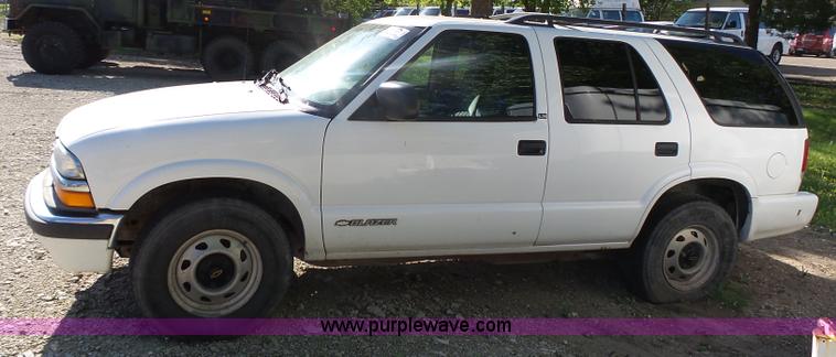 image for item J4967 2001 Chevrolet Blazer LS SUV