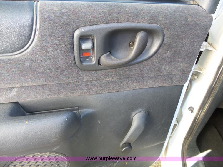 image for item J4967 2001 Chevrolet Blazer LS SUV