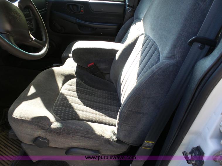 image for item J4967 2001 Chevrolet Blazer LS SUV