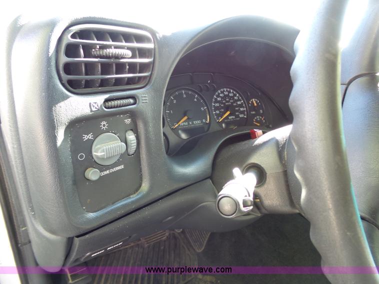 image for item J4967 2001 Chevrolet Blazer LS SUV