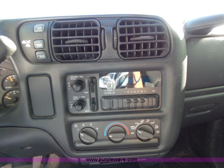 image for item J4967 2001 Chevrolet Blazer LS SUV