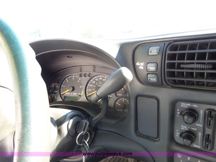 image for item J4967 2001 Chevrolet Blazer LS SUV