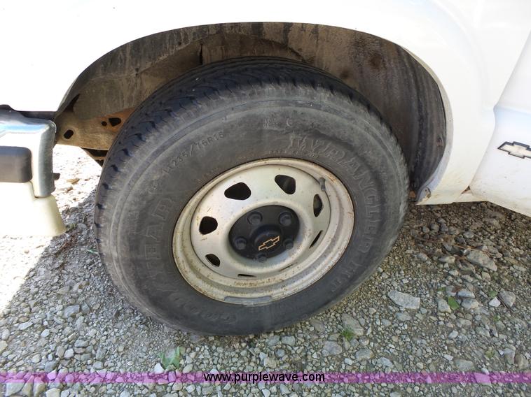 image for item J4967 2001 Chevrolet Blazer LS SUV