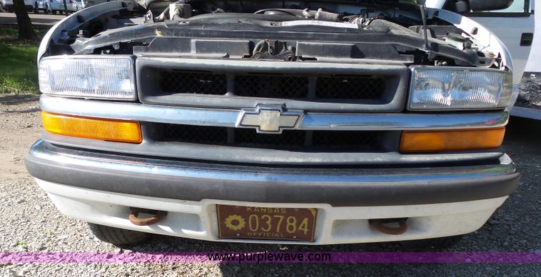 image for item J4967 2001 Chevrolet Blazer LS SUV