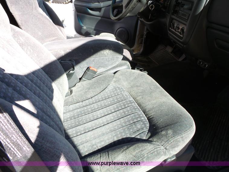 image for item J4967 2001 Chevrolet Blazer LS SUV