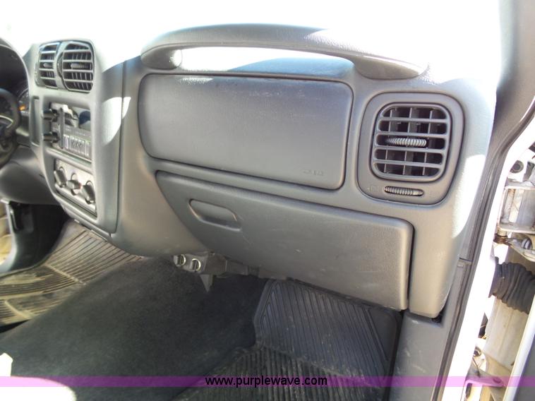 image for item J4967 2001 Chevrolet Blazer LS SUV