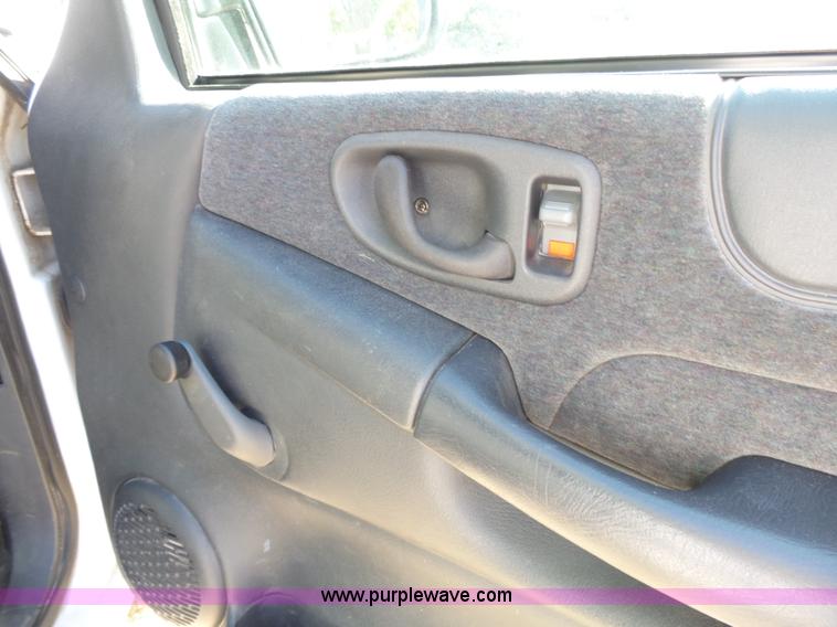 image for item J4967 2001 Chevrolet Blazer LS SUV