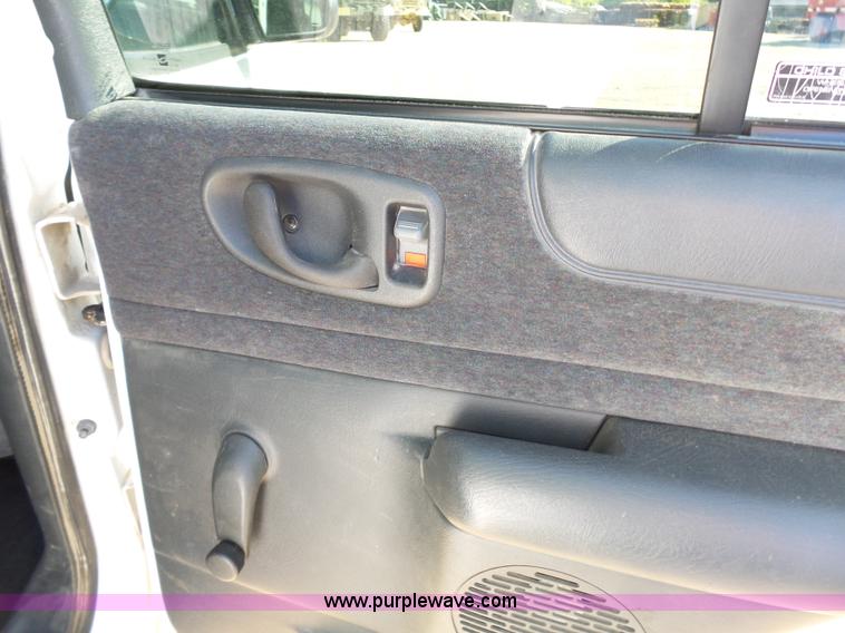 image for item J4967 2001 Chevrolet Blazer LS SUV