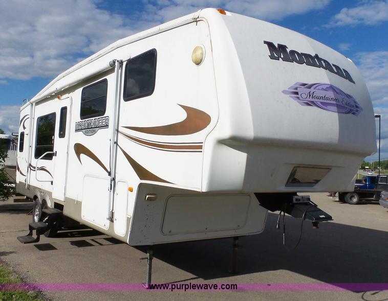 image for item J4974 2008 Montana Mountaineer camper