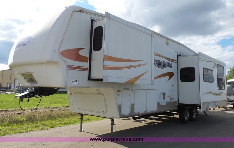 image for item J4974 2008 Montana Mountaineer camper