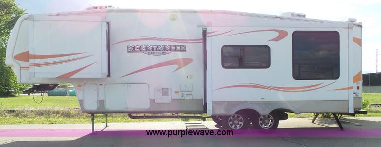 image for item J4974 2008 Montana Mountaineer camper