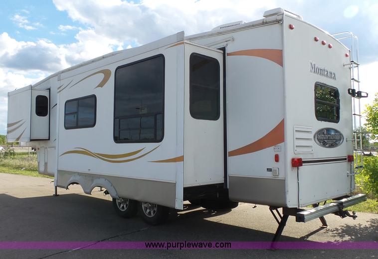 image for item J4974 2008 Montana Mountaineer camper