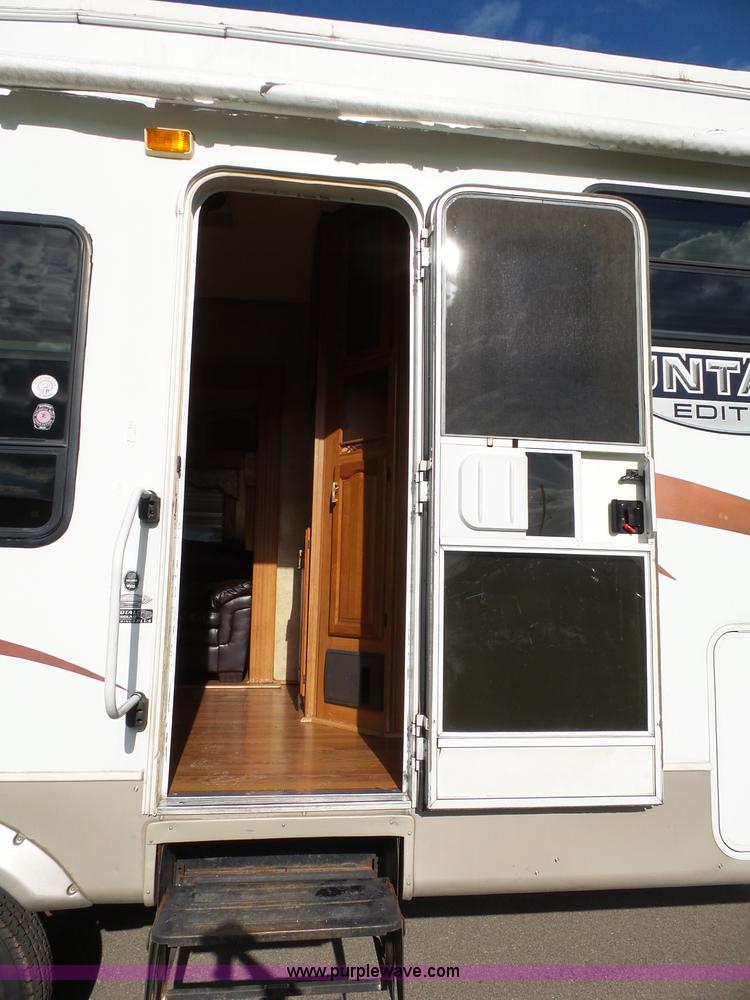 image for item J4974 2008 Montana Mountaineer camper