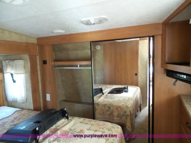 image for item J4974 2008 Montana Mountaineer camper