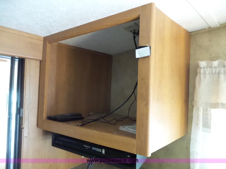 image for item J4974 2008 Montana Mountaineer camper