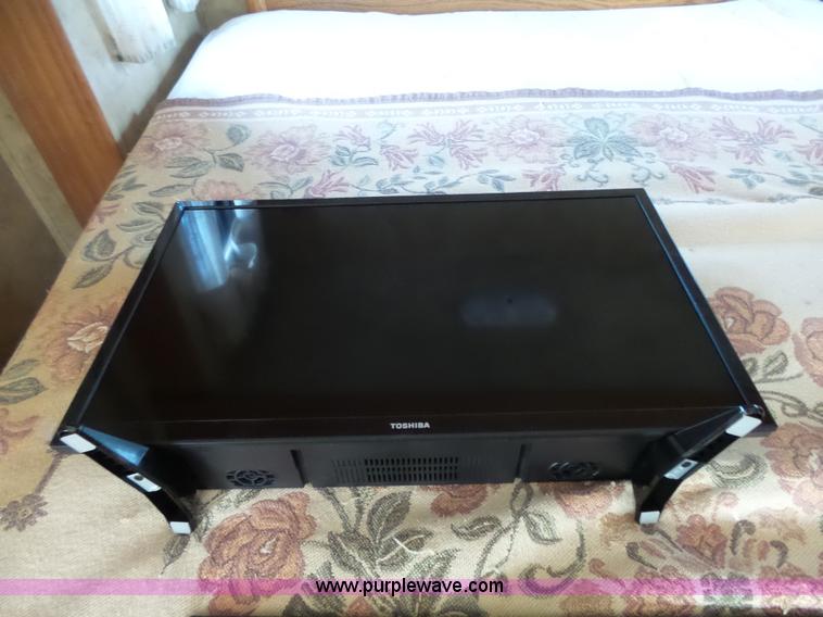 image for item J4974 2008 Montana Mountaineer camper