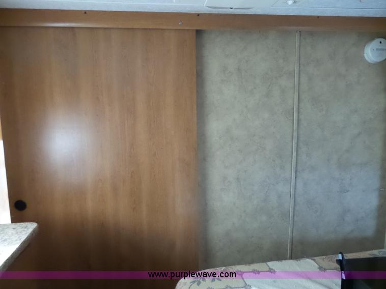 image for item J4974 2008 Montana Mountaineer camper