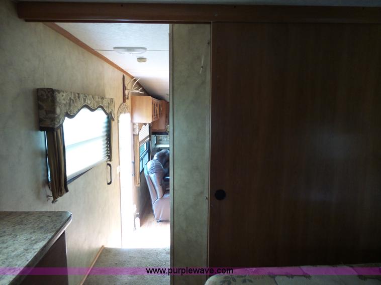 image for item J4974 2008 Montana Mountaineer camper