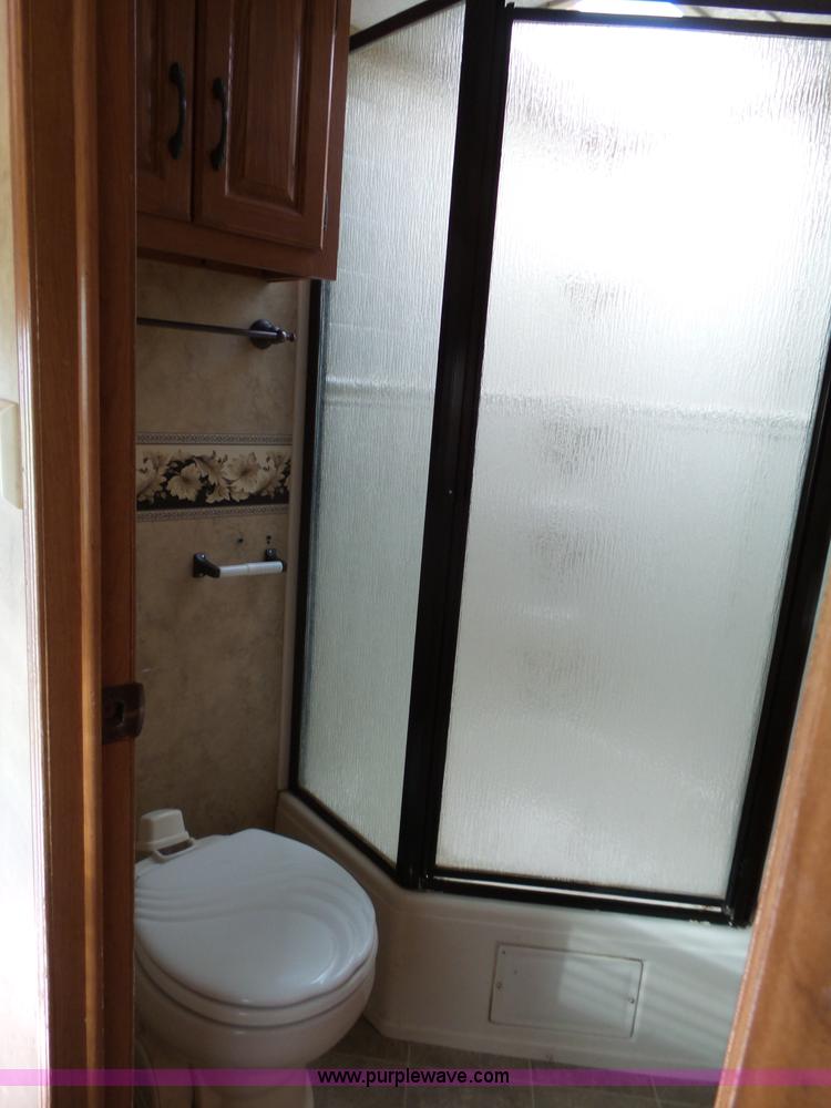 image for item J4974 2008 Montana Mountaineer camper