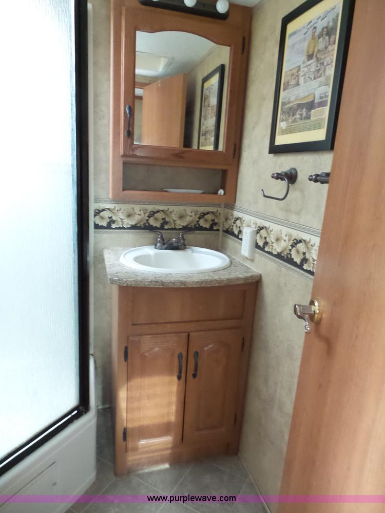 image for item J4974 2008 Montana Mountaineer camper