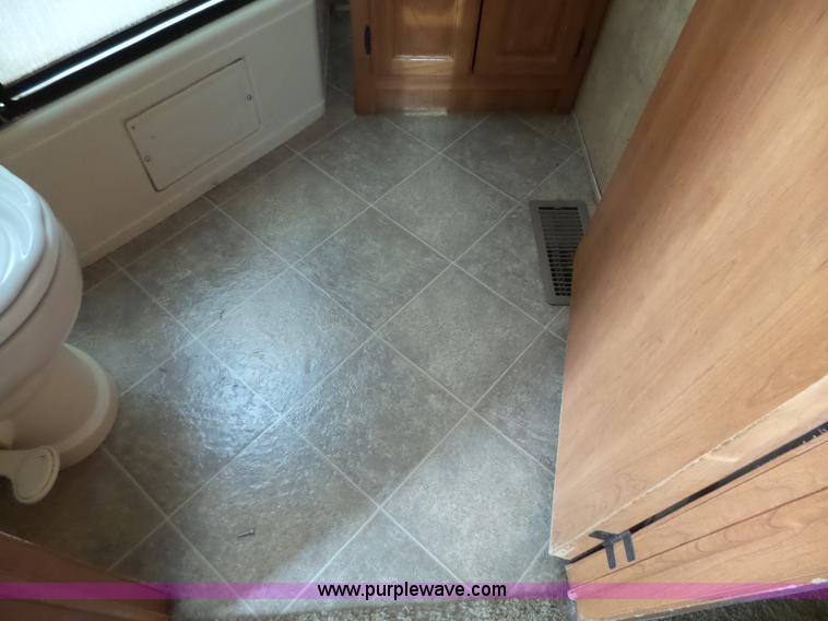 image for item J4974 2008 Montana Mountaineer camper