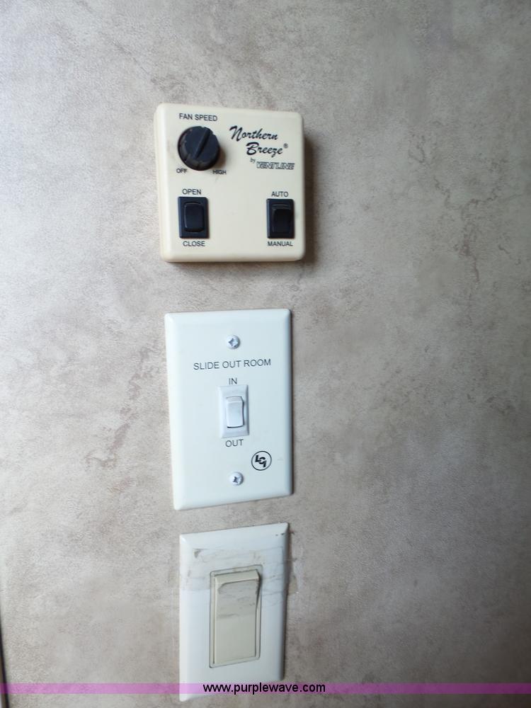 image for item J4974 2008 Montana Mountaineer camper