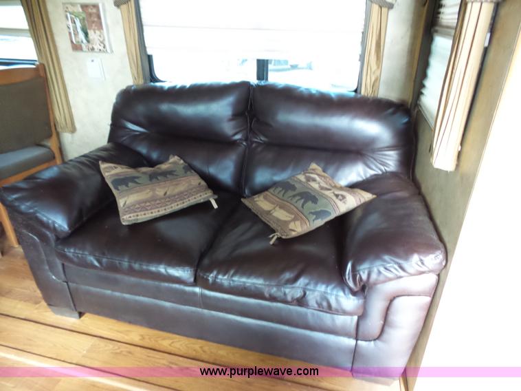 image for item J4974 2008 Montana Mountaineer camper