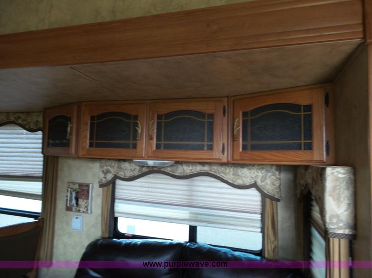 image for item J4974 2008 Montana Mountaineer camper