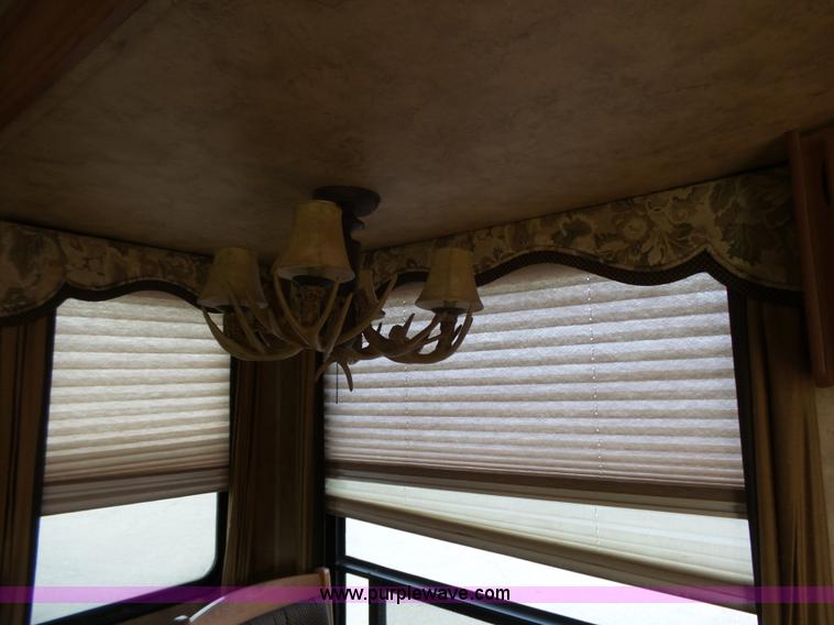 image for item J4974 2008 Montana Mountaineer camper