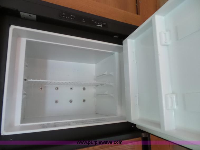 image for item J4974 2008 Montana Mountaineer camper