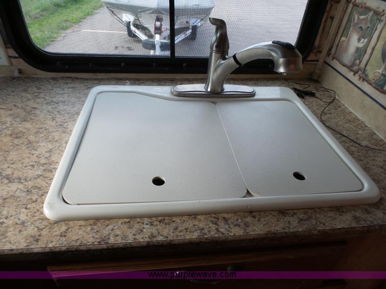 image for item J4974 2008 Montana Mountaineer camper