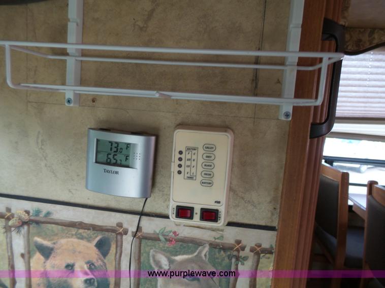 image for item J4974 2008 Montana Mountaineer camper