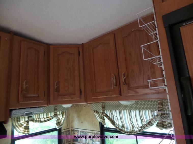 image for item J4974 2008 Montana Mountaineer camper