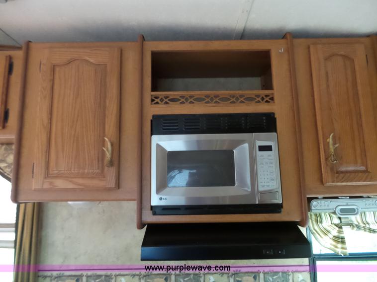 image for item J4974 2008 Montana Mountaineer camper