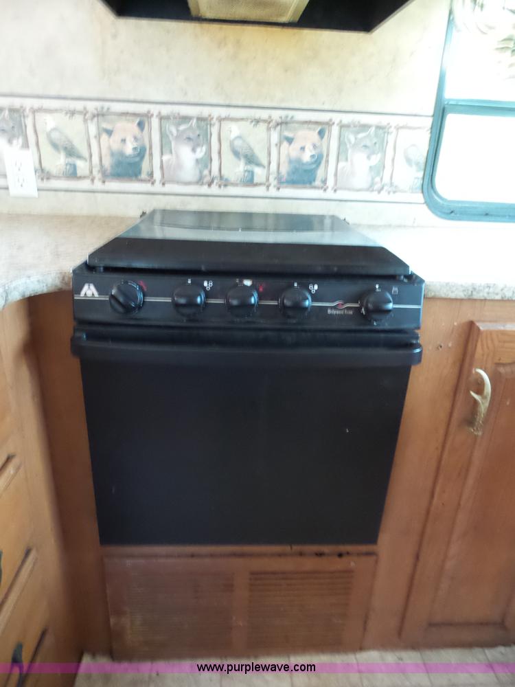 image for item J4974 2008 Montana Mountaineer camper